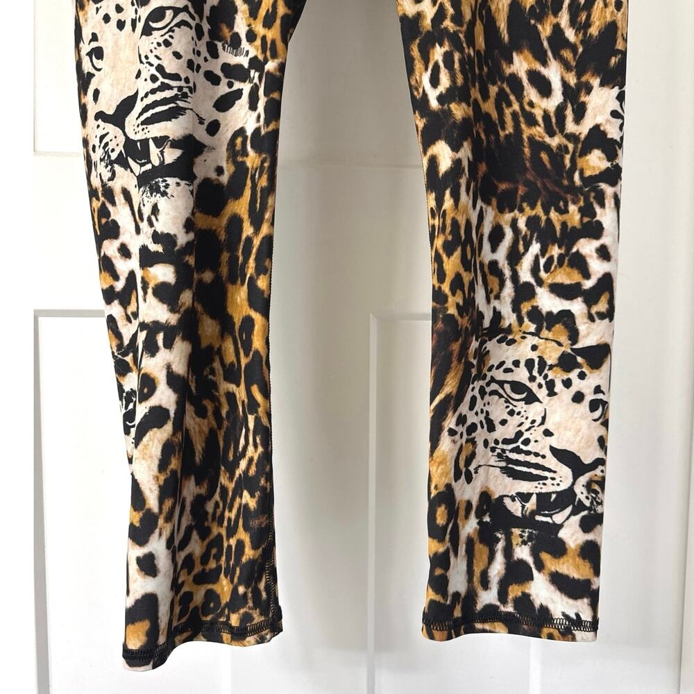 Yoga Democracy Wildcat Capri Leggings Womens Size S *EUC - Picture 8 of 12